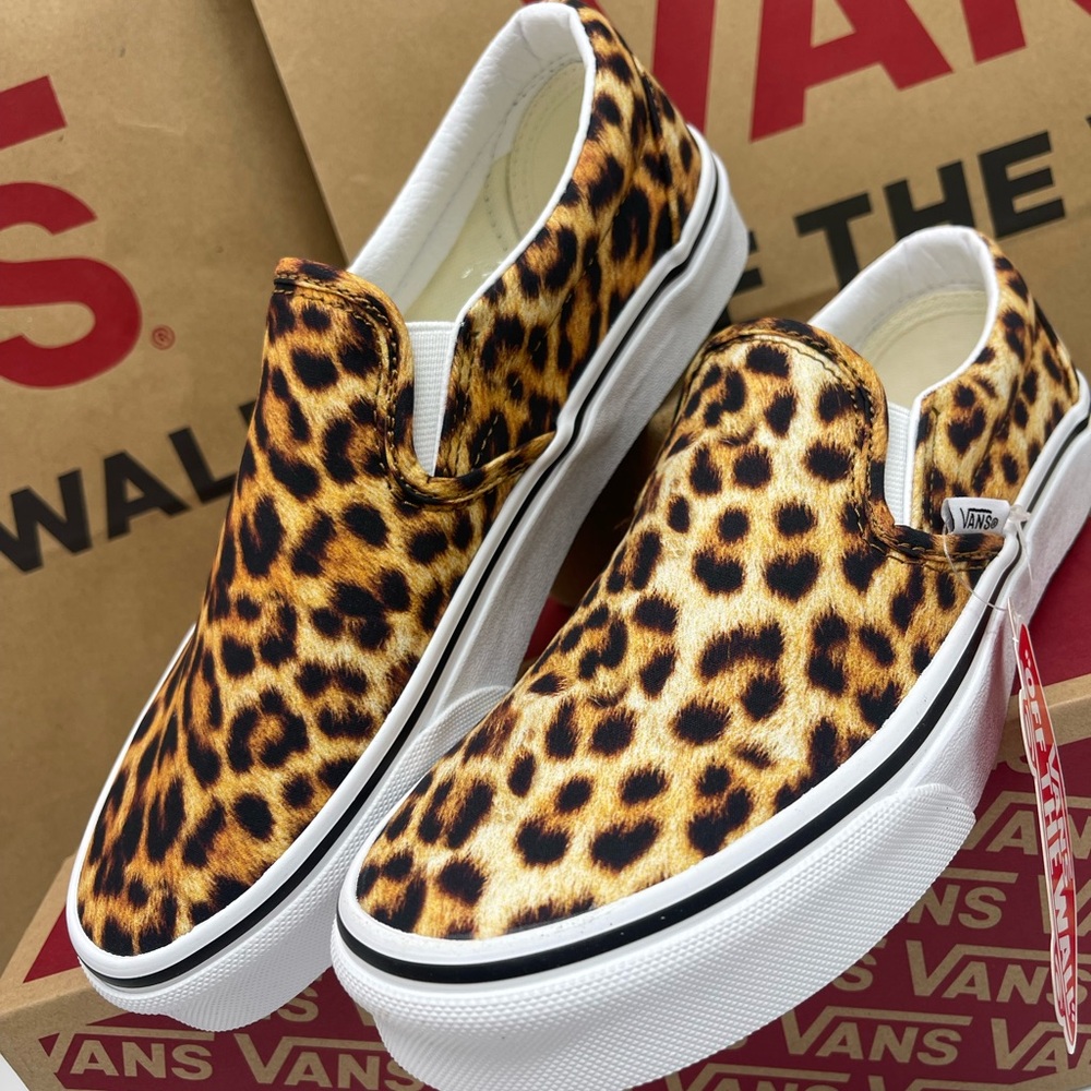 Vans WMNS Leopard Print Women's Slip-On Shoes Classic Slip-On (Leopard) Black/Tr - Picture 6 of 16